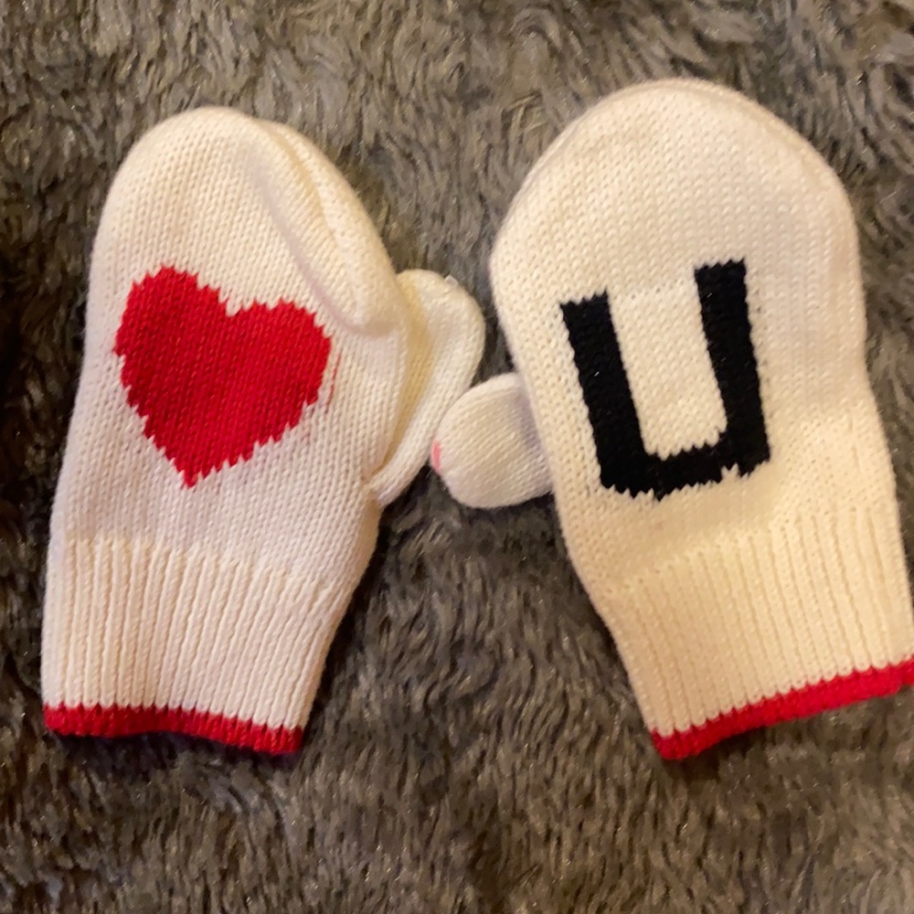 Gap LOVE U mittens NWOT